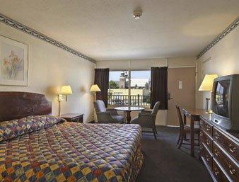 Howard Johnson By Wyndham Kitchener Conestoga Esterno foto