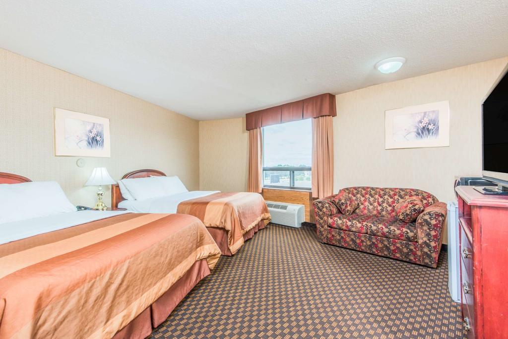 Howard Johnson By Wyndham Kitchener Conestoga Esterno foto