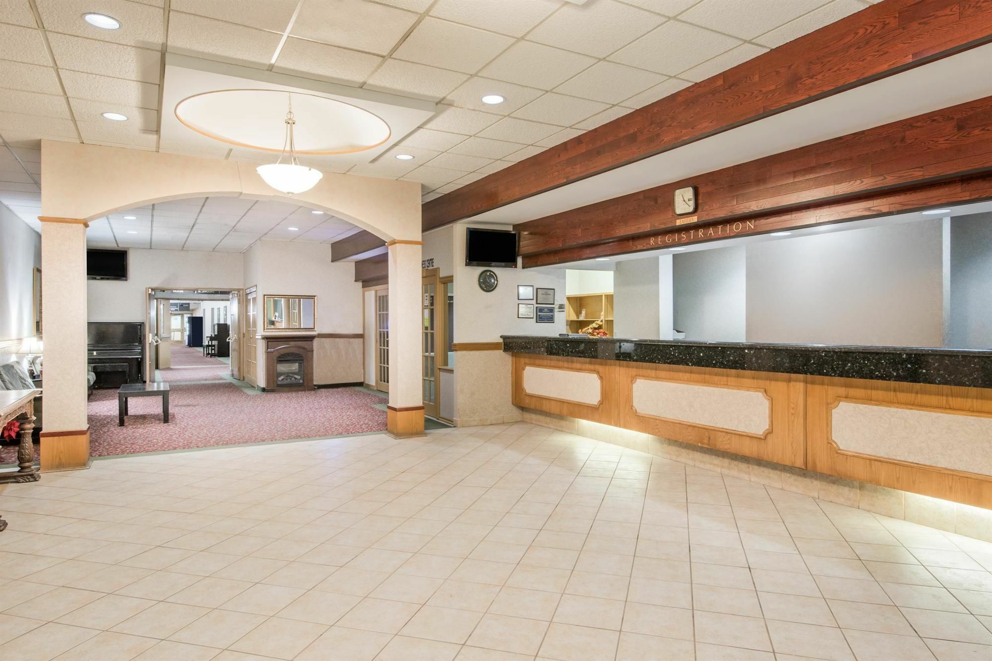 Howard Johnson By Wyndham Kitchener Conestoga Esterno foto